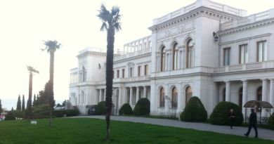 Визуальное знакомство с локацией: Ливадийский дворец